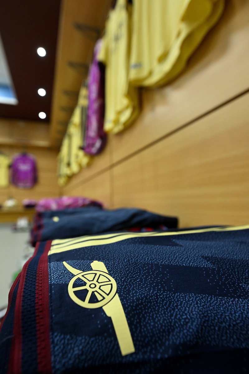 Arsenal's tweet photo. A Premier League debut for our third kit ✨ https://t.co/oo2IpgDWyK