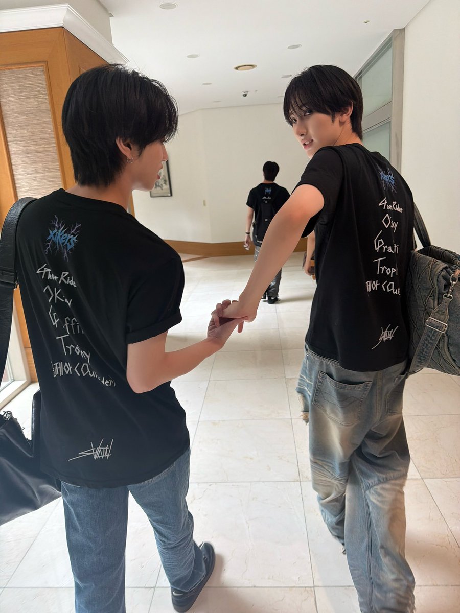 seyumon's tweet photo. height difference 😵‍💫😵‍💫 https://t.co/0QK3RGOUmH