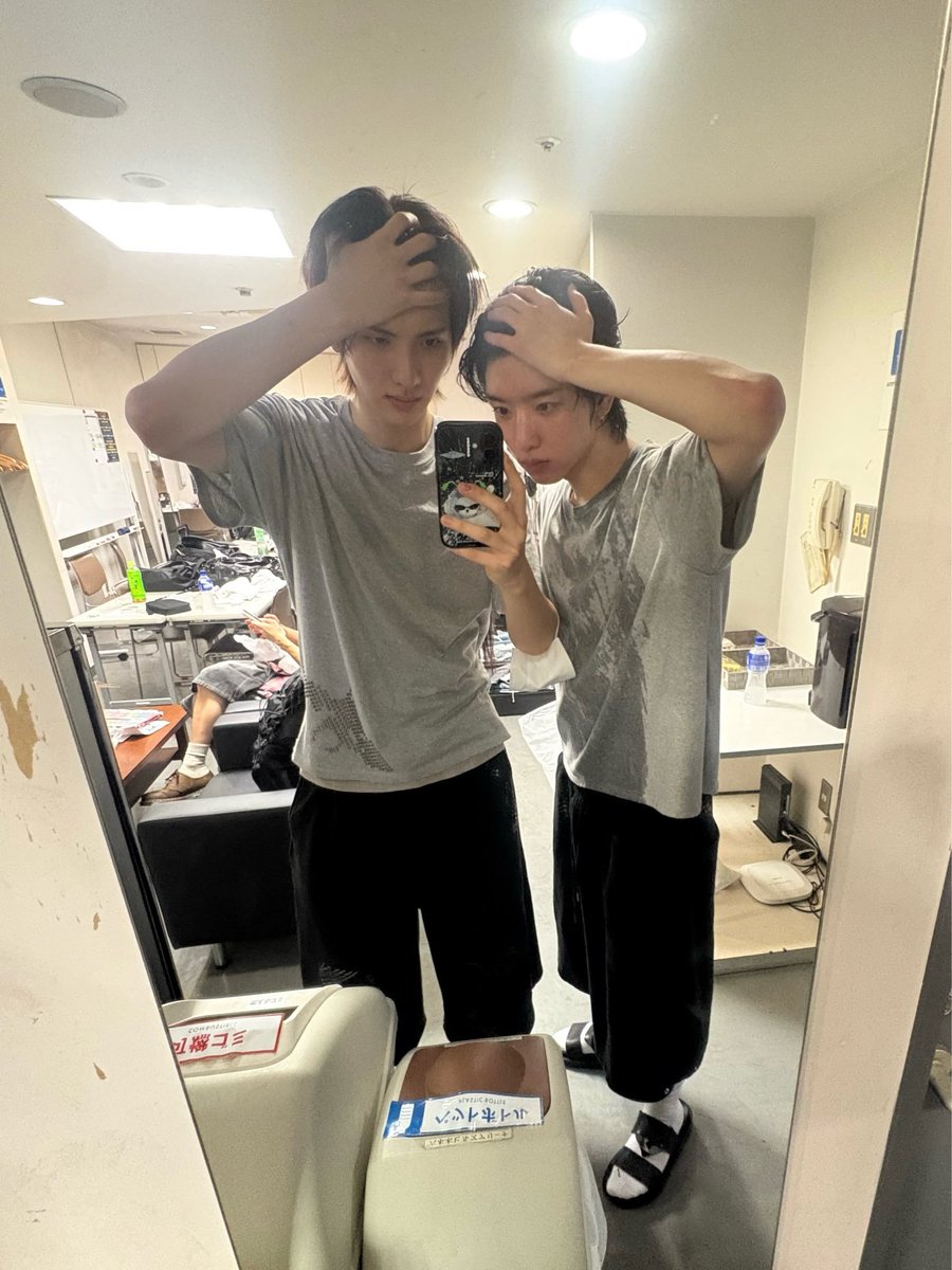 seyumon's tweet photo. height difference 😵‍💫😵‍💫 https://t.co/0QK3RGOUmH