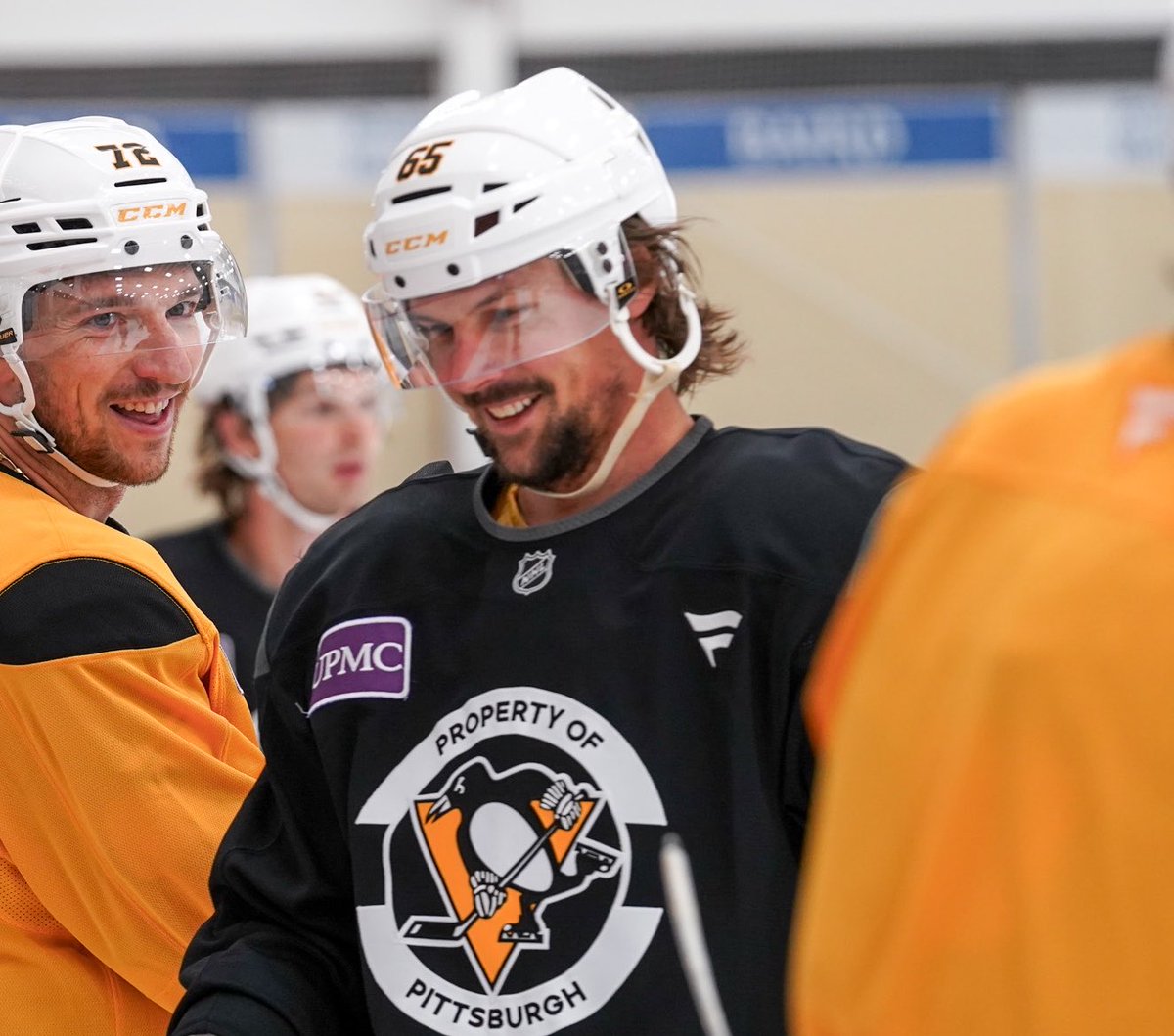 malkinmoonshot's tweet photo. hot old men all over my screen HOCKEY IS ALMOST BACK https://t.co/PAqG0lmldz