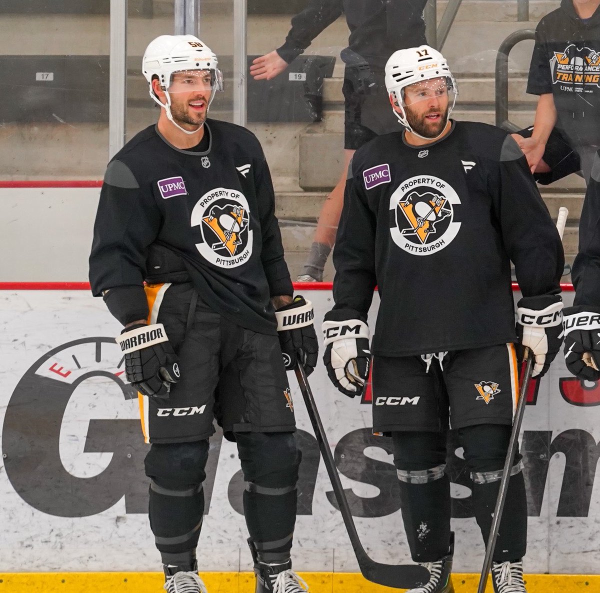 malkinmoonshot's tweet photo. hot old men all over my screen HOCKEY IS ALMOST BACK https://t.co/PAqG0lmldz