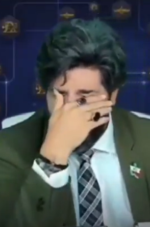 NimaGEOINT's tweet photo. دو نفر در اپوزیسیون انقدر بدنام و رسوا هستند که تقریبا تمام جناح‌های عاقل اپوزیسیون مثل طاعون باهاشون برخورد می‌کنن.
1. امید دانا 2. فخرآور

ببینید دستگاه امنیتی چقدر ابلهه که پروژه تخریبی بزرگ 
علی کریمی علیه شاهزاده رو با آلودن به امید دانا به دست خود نابود کرد. 
و از اون طرف چقدر این گروه اخیر در تورنتو ابلهند که مهمان ویژه برنامشون دلقکی مثل فخرآوره. 

وقتی میگیم شعور خیلی از مخالفین پهلوی با حکومت ج‌اسلامی تفاوت زیادی نداره، یعنی این...
