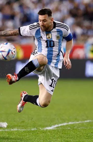 aldofmferrante's tweet photo. Cambiaron el fútbol a su tiempo. Incomparables. Mágicos, elegantes, de potrero. Pude verlos. Futbolísticamente me hicieron la vida más felíz. https://t.co/hnPb3sTUmL