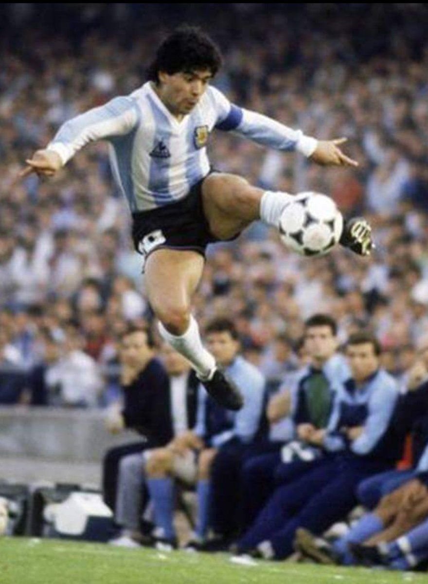 aldofmferrante's tweet photo. Cambiaron el fútbol a su tiempo. Incomparables. Mágicos, elegantes, de potrero. Pude verlos. Futbolísticamente me hicieron la vida más felíz. https://t.co/hnPb3sTUmL