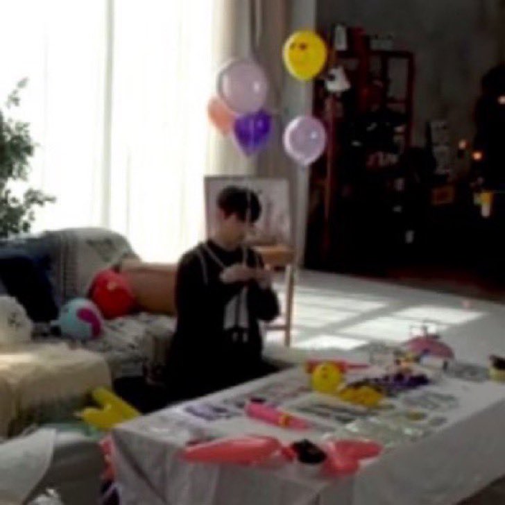 koogifs's tweet photo. getting ready for his birthday party https://t.co/MvgbSKs064