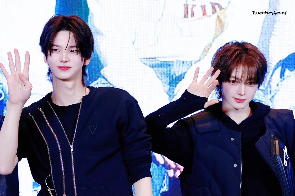vv_oO4_'s tweet photo. 덩치 차이나는 사진은 모아보면 극락이 되지요 https://t.co/aoY7WT6kZY