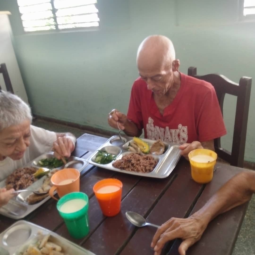 GeneticaEste's tweet photo. Con mucho respeto y cariño reciben cada sábado nuestro apoyo en el Hogar de Ancianos de Aguacate Madruga
#geafmayabeque
#mayabeque
@BernalJuli14660 https://t.co/hLdiV3ZfUj