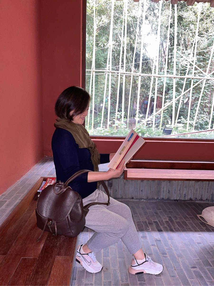 JJBESTSANCHEZ's tweet photo. Sipping warm oat milk latte while flipping through a favorite book on the cozy windowsill—this is my perfect lazy Sunday vibe. https://t.co/5ukJqh5dFH