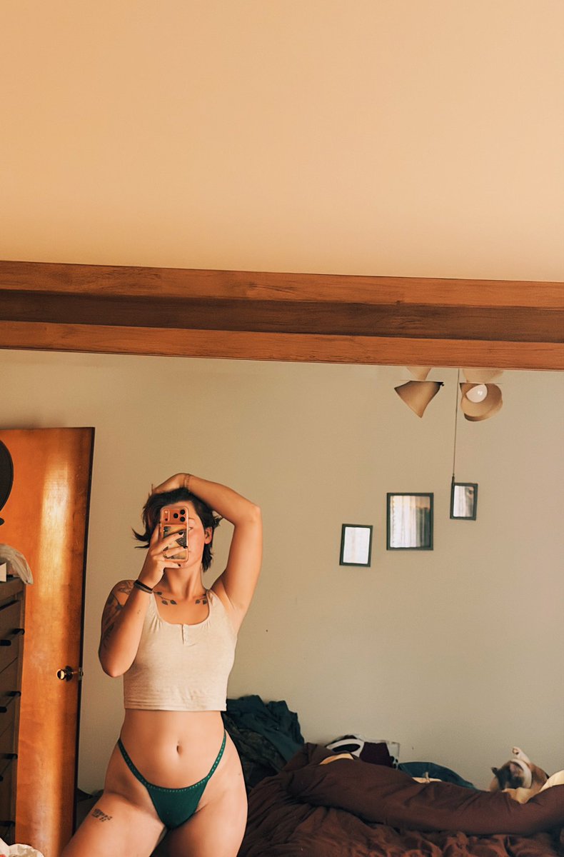 facelessfreyaaa's tweet photo. bedhead😛
#nsfwtwtﾟ #nsfwtwt #nsfwtwtًً #nsfwㅤㅤ #modelbody #photographs #trendingtopic #nsfw_art #modelbody #PhotographyUSA https://t.co/vIJGAsDmD2