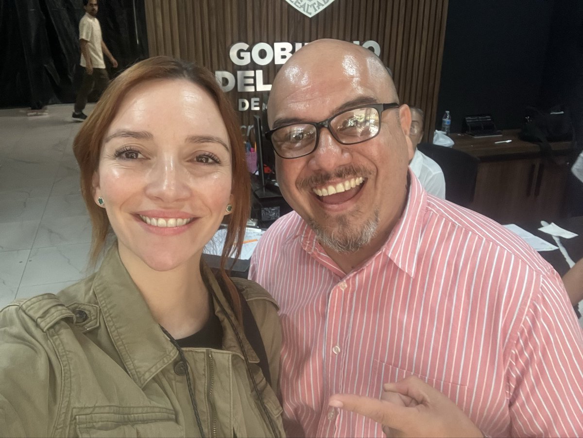 ulises_galvan's tweet photo. Lunes Godín y te encuentras en la chamba a @ReginaBlandon una Shulada! https://t.co/4RMlPQcRD7