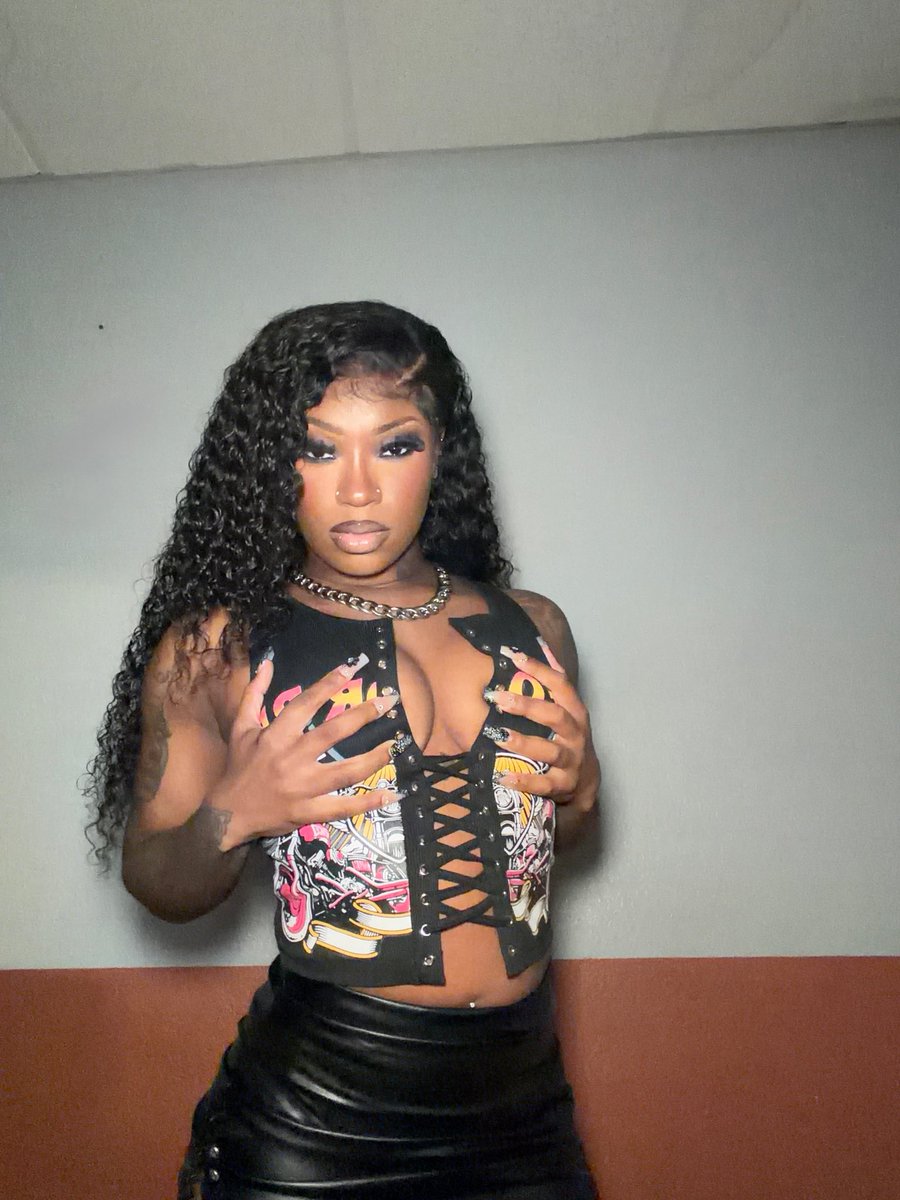 BABYRAYY3's tweet photo. Haven’t been outside in a a long time , don’t get me wrong I’m home body but nothings wrong with a lil stepping 🚪 https://t.co/a73E089aH0