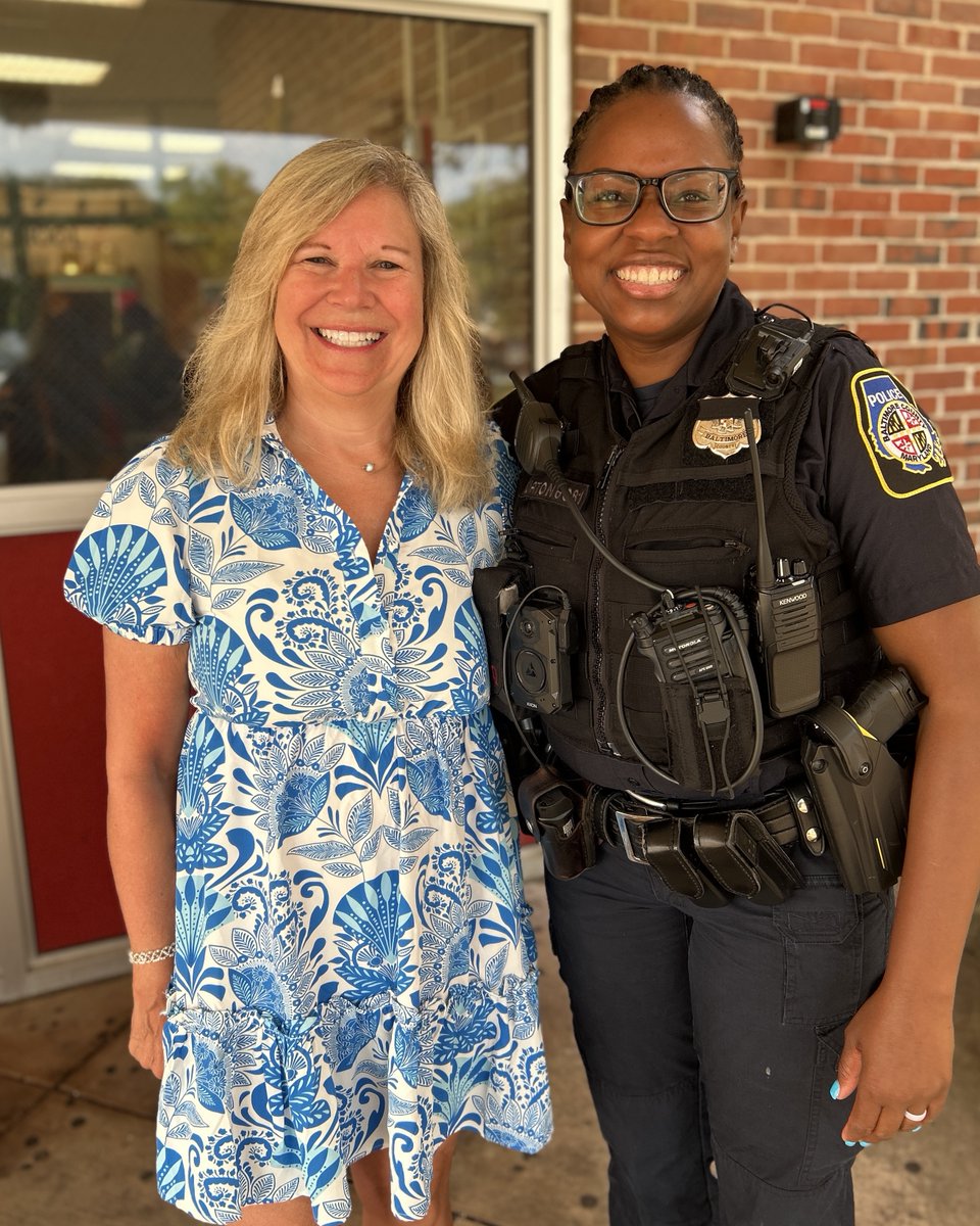 BaltCoPolice's tweet photo. A warm welcome to a new school year! 🎒📚 Members of @BCoPD teamed up with faculty this morning to greet students as they headed back to class. The Department is wishing all students a successful and safe school year. #baltimorecounty #bcopd https://t.co/9EOK1jNW75