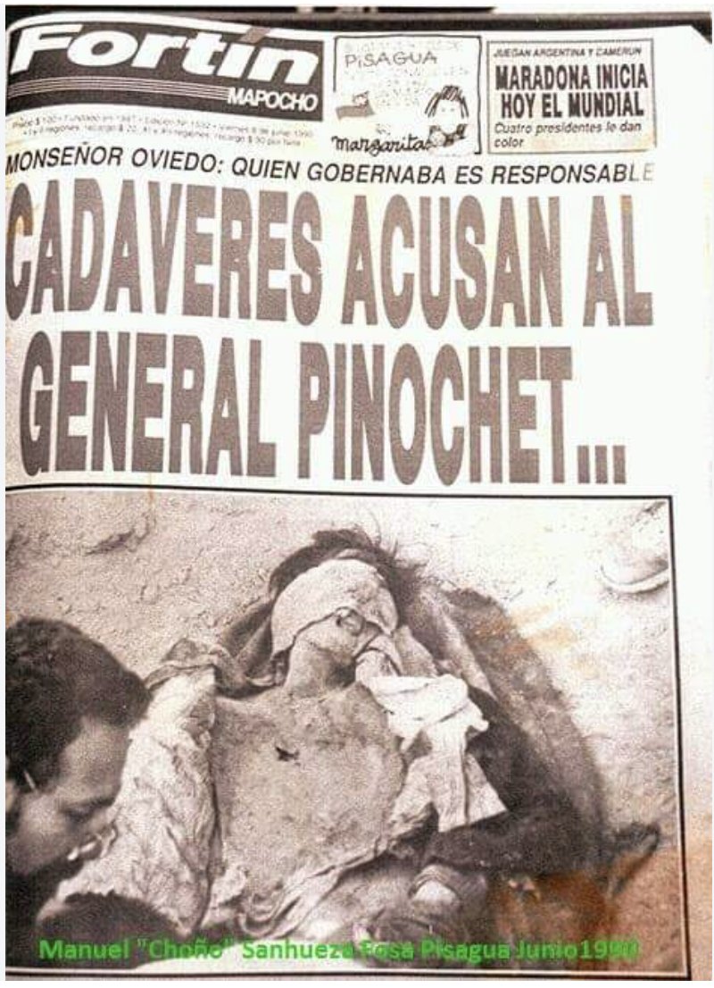 PaginaYLetras's tweet photo. Aunque los Pasos Toquen

Aunque los pasos toquen
Mil años este sitio
No borrarán la sangre
De los que aquí cayeron
Y no se extinguirá
La hora en que caíste
Aunque miles de voces, crucen este silencio. 
La lluvia empapará
Las piedras de las plaza
Pero no apagará
Vuestros nombres de fuego
Mil noches caerán
Con sus alas oscuras
Sin destruir el día
Que esperan estos muertos. 
El día que esperamos
A lo largo del Mundo
Tantos hombres el día
Final del sufrimiento. 
Aunque los pasos toquen
Mil años este sitio
No borrarán la sangre
De los que aquí cayeron
Y no se extinguirá
La hora en que caíste
Aunque miles de voces crucen este silencio.

(Illapu - Neruda)