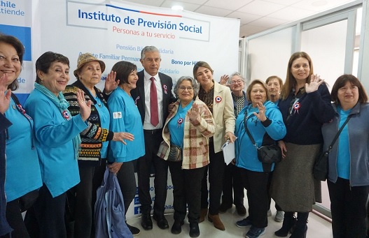 RadioAllen's tweet photo. Aguinaldo de #FiestasPatrias 2026:  Más de 300 mil pensionadas y pensionados beneficiados en la región de Valparaíso https://t.co/ZAN4zs3smn