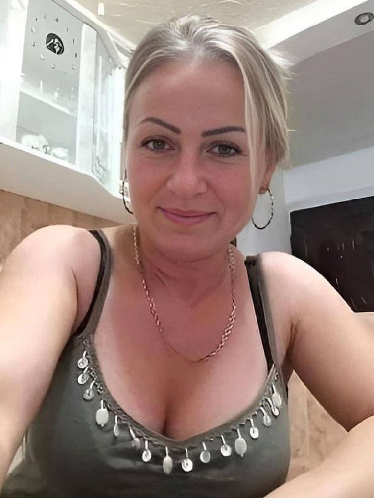 EarthiRoberts's tweet photo. Would you accept a friend request from a 60 year old? Asking for a friend 😉
Send me a follow request.👋🤗❤️ https://t.co/eUZflT80u7