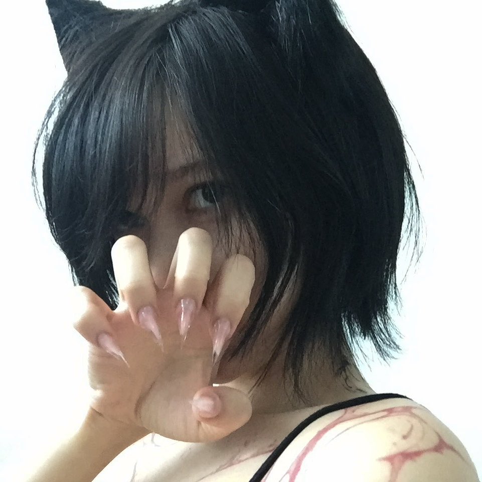 unit0214's tweet photo. forgot to trim my claws https://t.co/sXzlcXgHwk