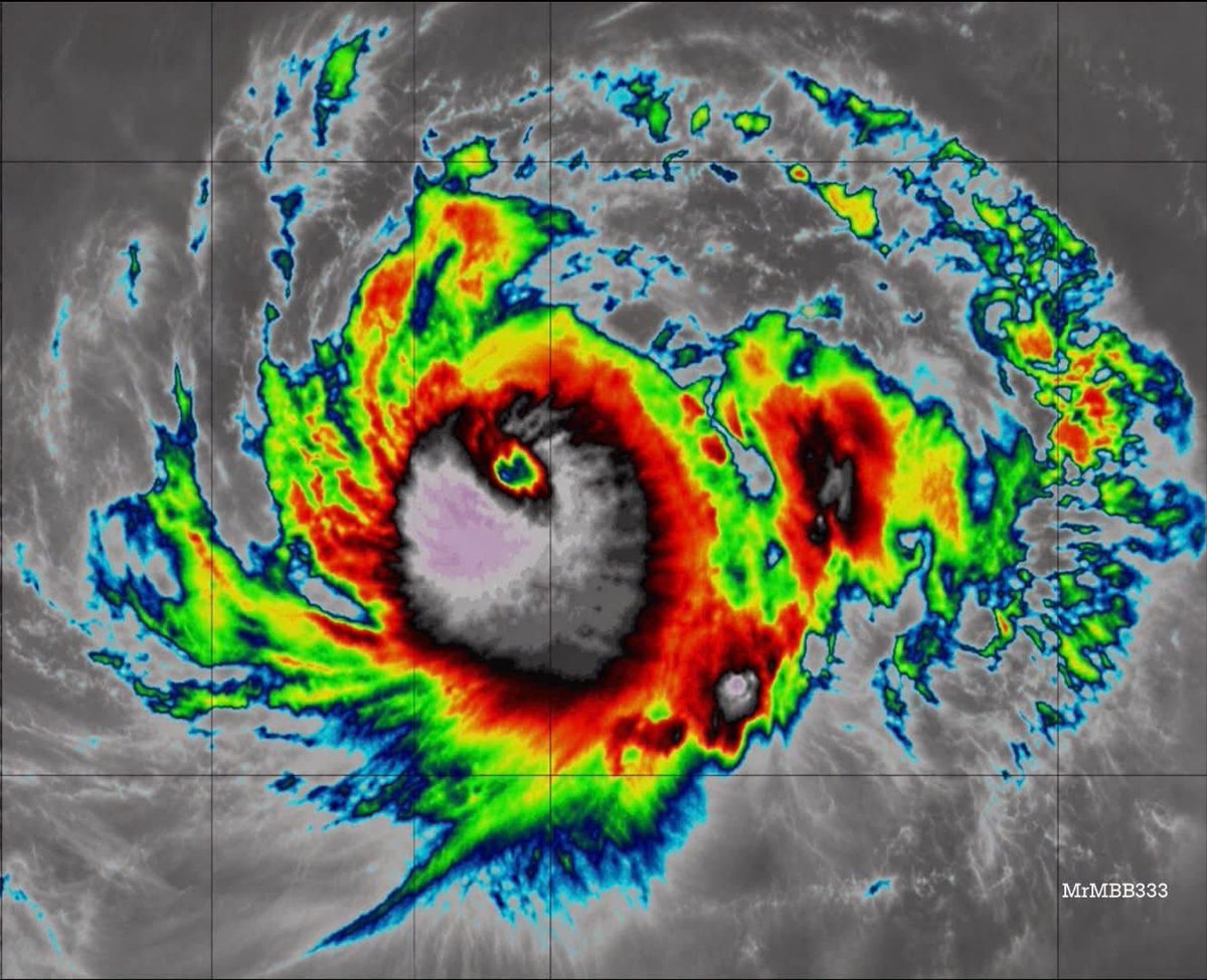 MrMBB333's tweet photo. HURRICANE KARINA GOES FROM CATEGORY 1 TO 4 IN ONE DAY

Karina just blew past what was expected yesterday.

The hurricane has reached 145 mph, gaining roughly 65 mph in wind speed in about 24 hours and pushing deep into Category 4 territory.

And it wasn’t just the winds that changed. Karina’s central pressure plunged as the storm developed a much more organized core and clearly defined eye, showing just how dramatically the hurricane strengthened in such a short period of time.

Yesterday, forecasts were pointing toward Category 3, but Karina went beyond that and came within just 12 mph of Category 5 strength.

That’s how much this hurricane changed in a single day.

#MrMBB333 #HurricaneKarina