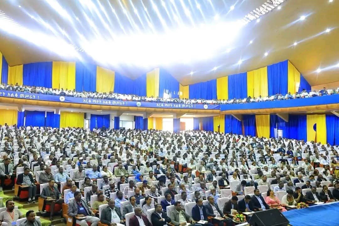 BahirdarO8493's tweet photo. "የሕዝብንመብትእናጥቅም ማስከበር የጋራ ግባችንመኾን አለበት" ርእሰመሥተዳድርአረጋ ከበደ

የአማራክልልከፍተኛናመከካለኛመሪዎችየ2018 በጀትዓመትየፓርቲእናየመንግሥትሥራዎች አፈጻጸም እና የ2019በጀትዓመትየዕቅድ ትውውቅ መድረክእየተካሄደነው https://t.co/5fYwPFaIq0