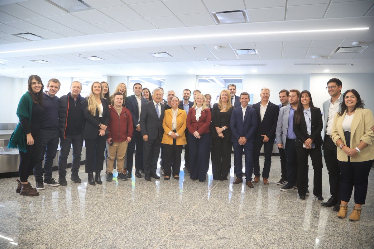 mlaurasainz's tweet photo. ✒️ Acompañamos al gobernador Alfredo Cornejo y a la vicegobernadora Hebe Casado en la inauguración de la nueva terminal del Aeropuerto Santiago Germano de San Rafael

✨ Estas mejoras representa un paso más hacia una mejor experiencia para los mendocinos y turistas que nos eligen https://t.co/WdAyGRYCS2