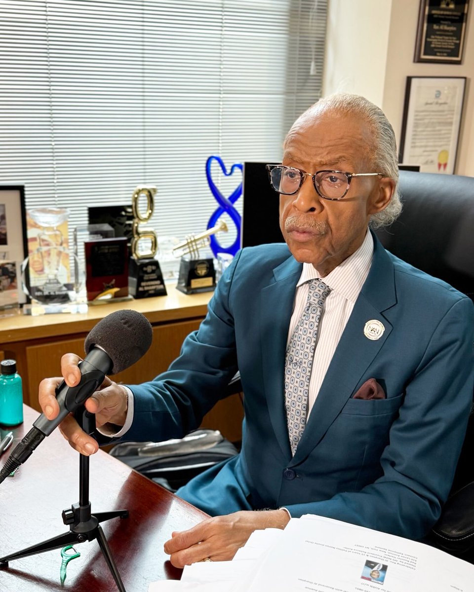 TheRevAl's tweet photo. I am live hosting Keepin’ it Real w/ Al Sharpton breaking down the top issues of the day.

📻 Tune in 1-4pm ET on local stations &amp; SiriusXM 126

💻 Watch the livestream on NAN’s YouTube &amp; Facebook

https://t.co/4OVKPdPTl6

📞 Call in &amp; join the conversation, 8775325797 https://t.co/ZrLR2NXK7F