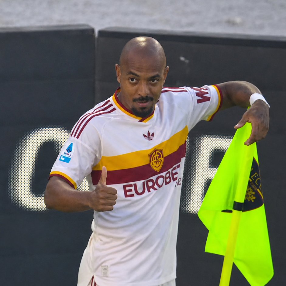 cesar21costa's tweet photo. Questão de tempo para ter mais gols do que jogos pela Roma na Serie A.

O melhor no futebol italiano, com sobras!

Donyell Malen vai na busca pela chuteira de ouro da Europa