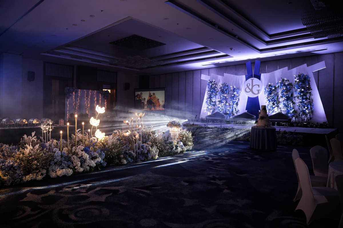 agicheetah's tweet photo. my lowkey le sserafim themed wedding 👰🏻💙 https://t.co/m5BuxiBfPr