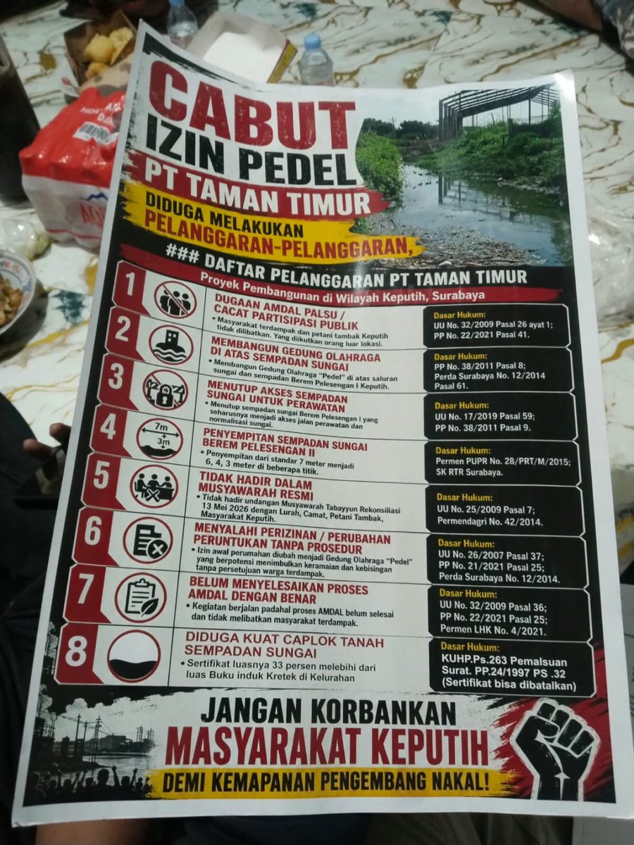 fess10nopember's tweet photo. permisi rekan-rekan mahasiswa sekalian, kami adalah warga Keputih sedang membela hak kami

kami mngkin bukan orang yang pandai mnyampaikan tuntutan dengan bahasa hukum, bukan pula orang yang biasa turun ke jalan. kmi hanya warga yang sudah lama tinggal di sini, mencari penghidupan dari tambak dan menjaga lingkungan yang selama ini menjadi tempat kami hidup.

masalah sempadan Sungai Plengsengan ini sudah cukup lama kami perjuangkan, kami sudah mencoba menyampaikan keluhan dan mencari jalan penyelesaian dengan cara baik/hukum. nmun sampai hari ini, belum juga selesai.
kami tahu banyak dari klian adalah mahasiswa ITS yang setiap hari belajar, tinggal, dan beraktivitas di sekitar Keputih. kami memohon jangan melihat keluhan ini hanya sebagai urusan warga. Keputih adalah rumah kita bersama.

Jika rekan-rekan mahasiswa berkenan, mari datang dan dengarkan langsung cerita warga pada SELASA PAGI INI di PERLIMAAN KEPUTIH. Jangan sampai kami yang sudah tua harus terus berjuang sendirian mempertahankan tempat kami hidup.

Kami memohon solidaritas rekan-rekan mahasiswa ITS. Bantu kami agar persoalan ini didengar dan diselesaikan dengan adil.

Salam hormat,
Warga Keputih
