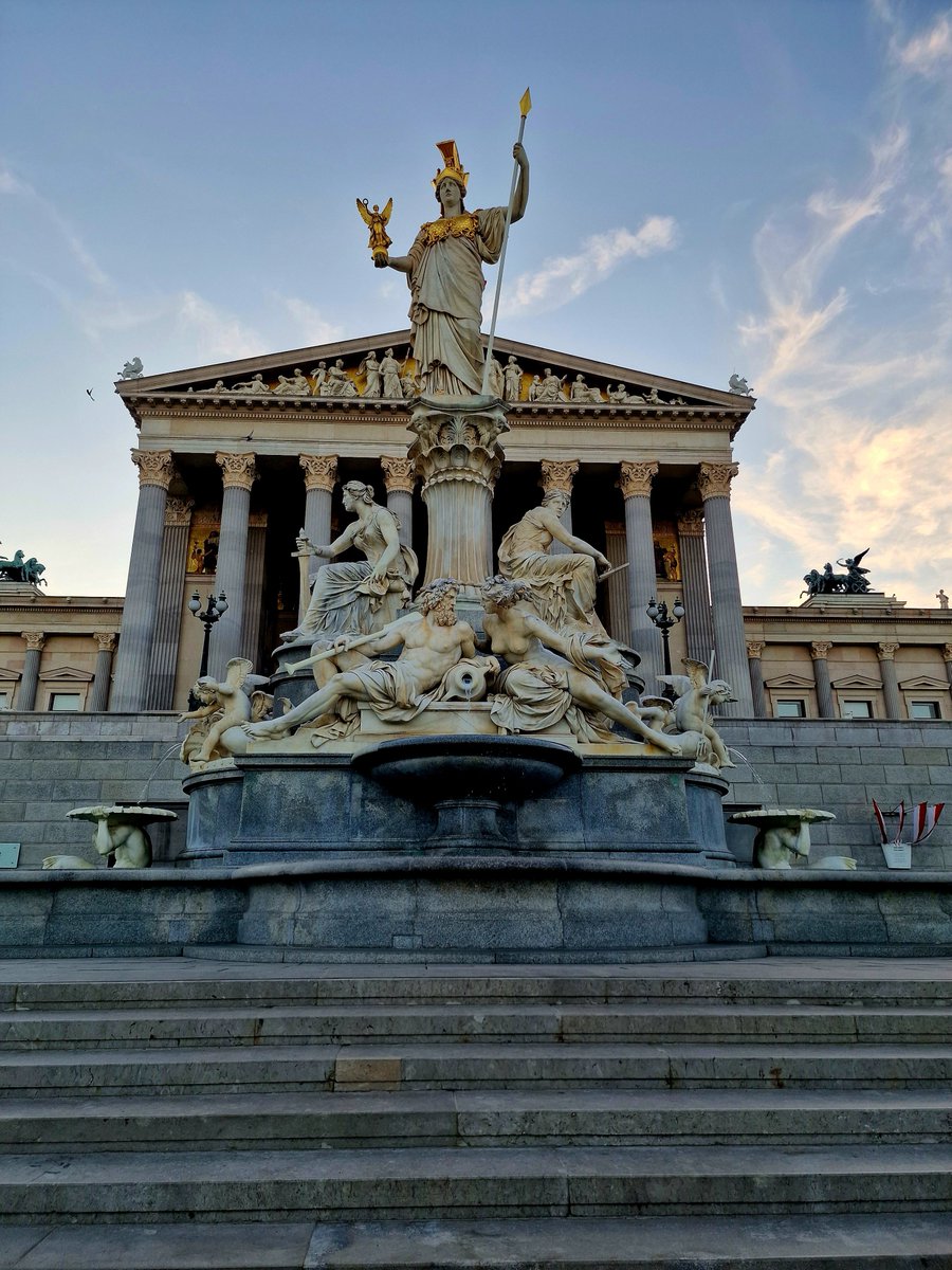 DJairportdisco's tweet photo. In the city...
#Vienna ❤️ #parliament #Austria #wienliebe #hometown #favcap 😜 https://t.co/HEVKeqmEa4