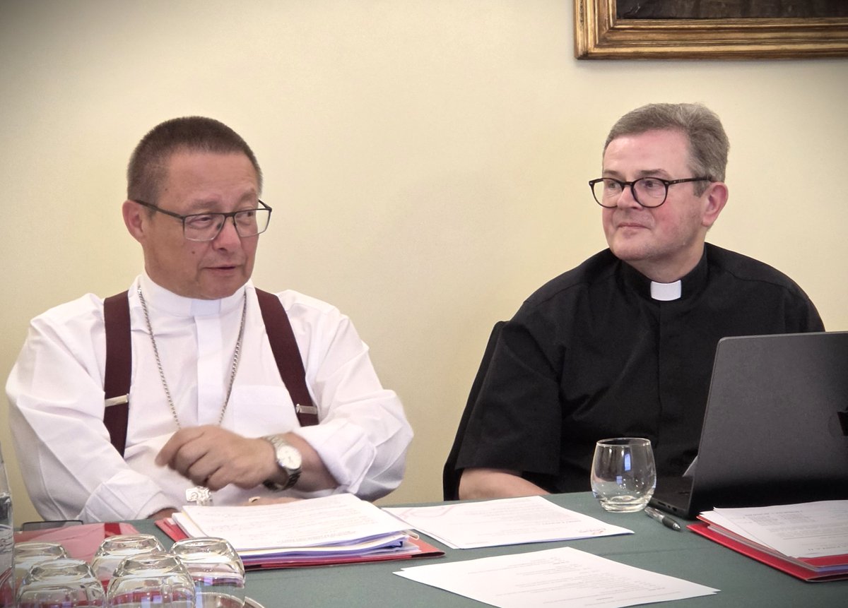 VaticanJP2's tweet photo. – US | PL | IT | FR –

🇺🇸 An important meeting of the Board of the John Paul II Vatican Foundation in its new term (2026–2031) has concluded in Rome. The Foundation adopted significant decisions, introduced personnel changes, and planned the budget and activities for 2027. You will find a link to the full article on the #VaticanJP2 portal in the comments.

🇵🇱 W Rzymie zakończyło się ważne spotkanie zarządu Watykańskiej Fundacji Jana Pawła II w nowej kadencji (2026-2031). Fundacja podjęła istotne decyzje, dokonała zmian personalnych oraz zaplanowała budżet i działania na rok 2027. W komentarzu znajdziesz link do obszernego artykułu na portalu #VaticanJP2.

🇮🇹 Si è concluso a Roma un’importante riunione del Consiglio della Fondazione Vaticana Giovanni Paolo II nel nuovo mandato (2026–2031). La Fondazione ha adottato decisioni significative, ha effettuato cambiamenti nel personale e ha pianificato il bilancio e le attività per il 2027. Nel commento troverai il link all’articolo completo sul portale #VaticanJP2.

🇫🇷 Une importante réunion du Conseil de la Fondation Vaticane Jean Paul II pour son nouveau mandat (2026–2031) s’est achevée à Rome. La Fondation a pris des décisions essentielles, a procédé à des changements de personnel et a planifié le budget et les activités pour l’année 2027. Tu trouveras dans le commentaire le lien vers l’article complet sur le portail #VaticanJP2.

📸@ks_t_podlewski