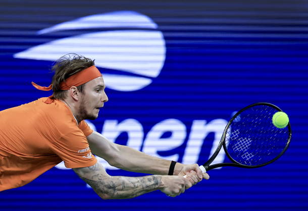 Bublik_Fan's tweet photo. Bublik retrouvera le vétéran Mannarino🇫🇷 (38 ans) au 2e tour de l'US Open ! 🇺🇸

Malgré son âge, le français (4ème plus vieux joueur du tournoi) est toujours une menace, il faudra être vigilant d'autant plus qu'il avait battu Sasha à Pékin la saison dernière... 👀 https://t.co/R14Xf53F2n