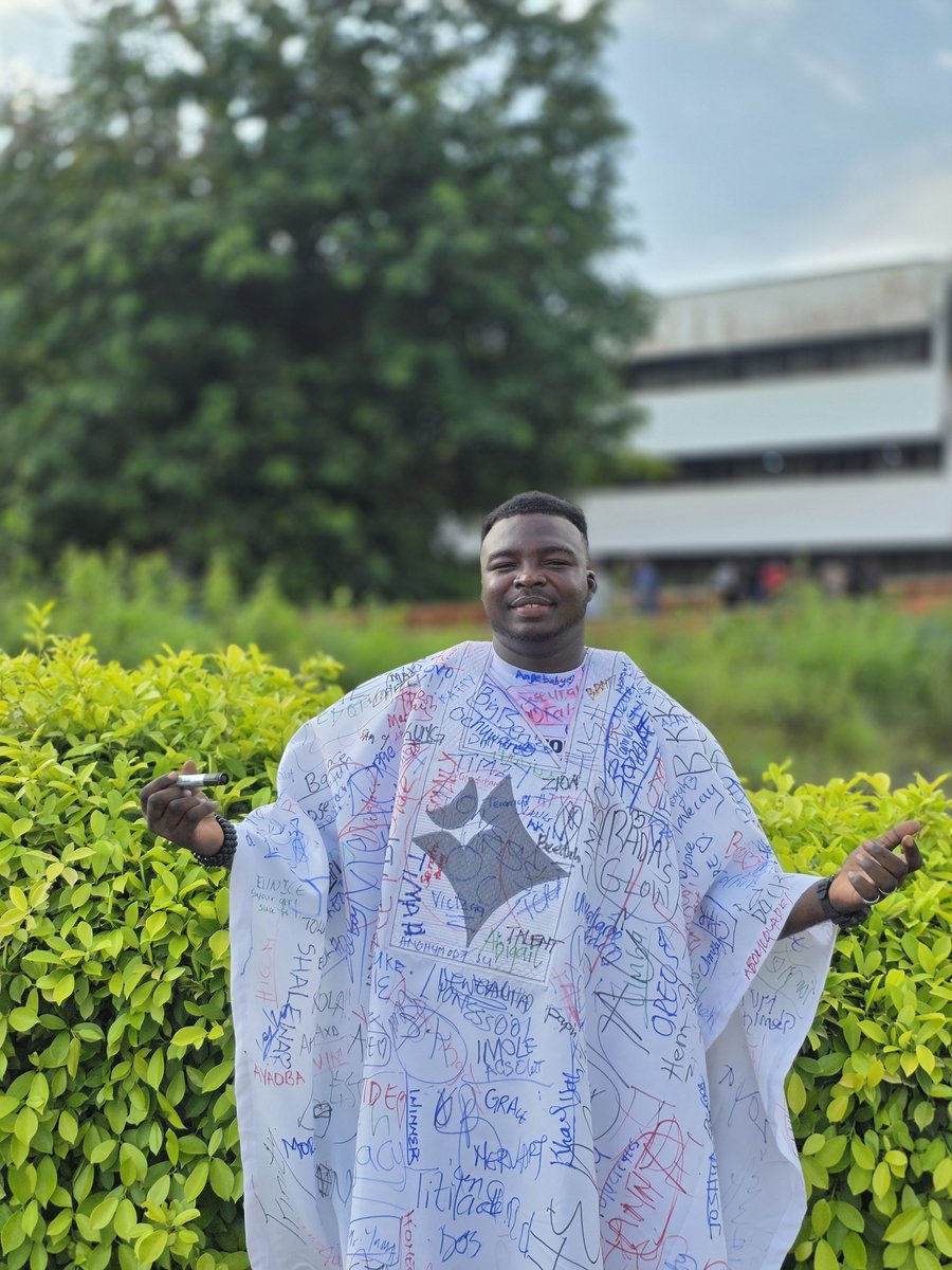 SENATOR_MEDIA_'s tweet photo. I started with OAUCDL 2018, gained admission 2019, i studied a Five year course. Now I'm done in 2026.
Grateful to God and my parents for being my strong support. I did politics across all boards, made impacts, met alot of people. I'm so happy to have leave an indelible mark on campus. 

I take a bow Great Ife. ❤️✨️