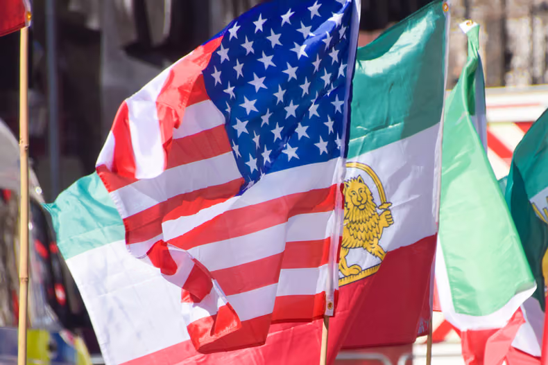 BusInsiderSSA's tweet photo. Central banks in Egypt🇪🇬, UAE🇦🇪 join forces as US🇺🇸 moves to cut Banque Misr from dollar system due to Iran🇮🇷 links

The central banks of Egypt🇪🇬 and the United Arab Emirates🇦🇪 are coordinating over Banque Misr after the US Treasury moved to cut the Egyptian bank’s UAE branches from the US financial system over alleged dealings with Iran🇮🇷.