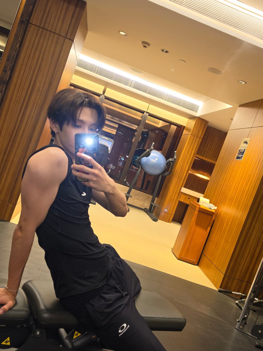 luvtaromi's tweet photo. 자려고 눈감았는데 이런 사진이 옴 ㅁㅊㅁㅊ https://t.co/SRB9cHWXXn