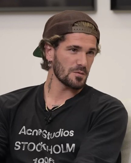 ChinoUTD's tweet photo. 🚨 Rodrigo De Paul on Lionel Messi retiring from Argentina:

🗣️ Reporter: 
“What changes for Argentina now that Messi is gone?”

🗣️ De Paul: 

“We have to learn normal football again.

For years, when a game became difficult, you could give Leo the ball and suddenly the problem belonged to the other team.

You could be tired. You could be losing. The manager could be preparing a tactical change. Then Leo receives the ball, three players go towards him and somebody who was marked five seconds ago is suddenly standing alone.

That became normal to us.

I think that’s what we’ll miss most. Not only the goals. Sometimes you’d make a run you probably shouldn’t make because you knew if there was one person on the pitch who could still find you, it was him.”

🗣️ Reporter: “So what happens the first time Argentina are struggling without him?”

🗣️ De Paul: “Probably what happens to every other national team. The coach will actually have to solve it.”