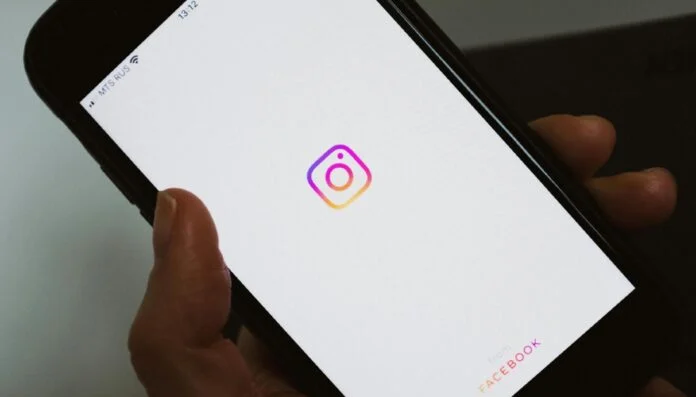 ReporteYa's tweet photo. #31Ago #RRSS #Tecnología #Instagram
Instagram etiquetará como «perfil generado por IA» las cuentas que utilicen personas creadas con inteligencia artificial y limitará su aparición en recomendaciones si sus responsables no activan la identificación. – El Pitazo https://t.co/fyXLmeJGsd