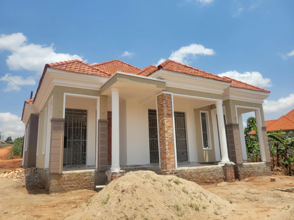 LtdBehas43648's tweet photo. 🏠 HOUSE FOR SALE – KIRA NAKWERO
📍 Location: Kira, Nakwero
🛏️ 3 Bedrooms
🛁 3 Bathrooms
📐 12 Decimals
💰 Asking Price: UGX 260M
+256783652462 https://t.co/vKM9jijfwy