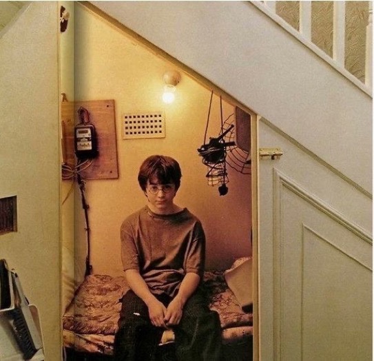 TheDailyHPotter's tweet photo. 31st August                            1st September https://t.co/GYfvSamnC2