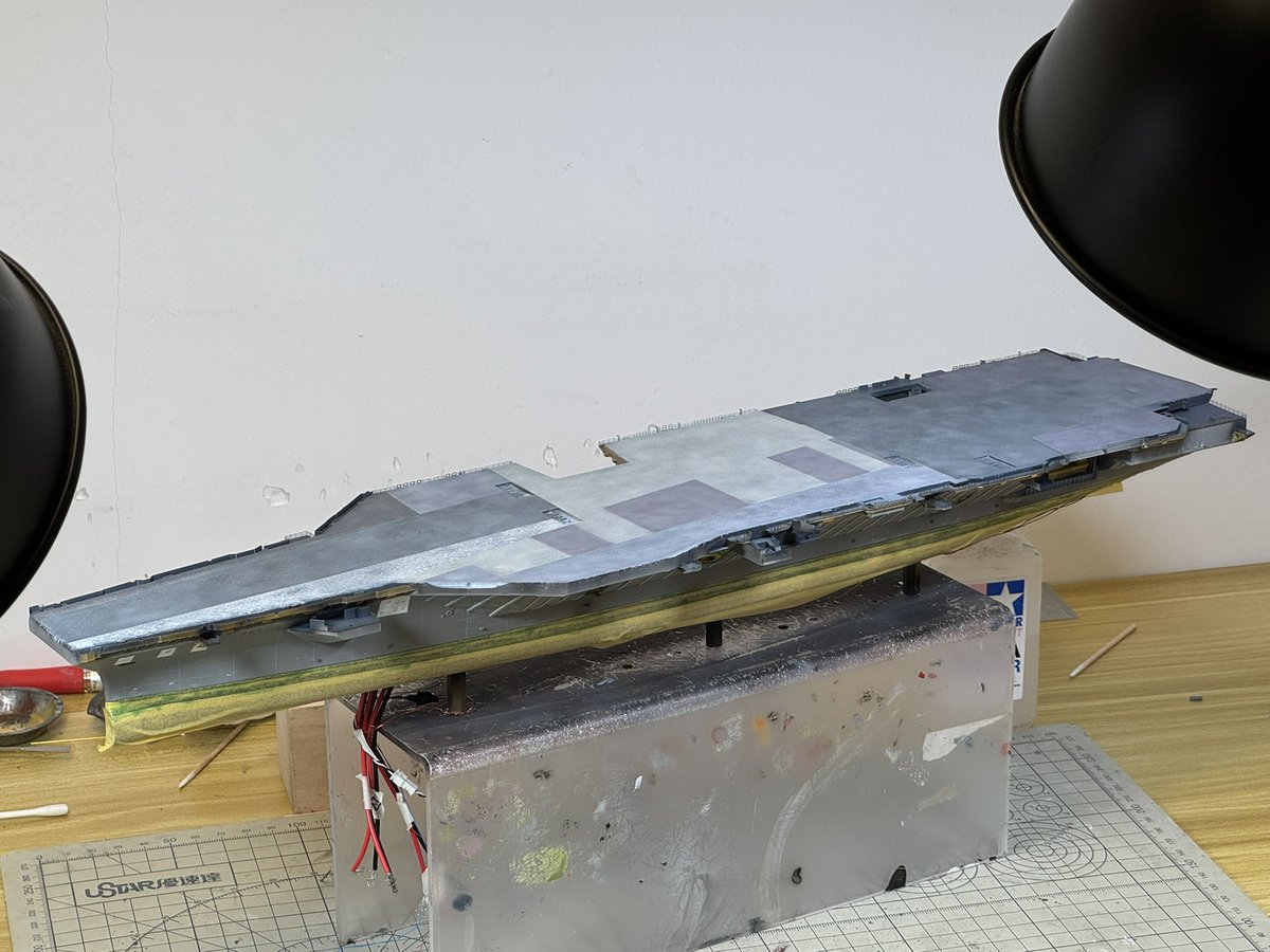 SHOKAKU_NANODAA's tweet photo. [1/700 CVN-78 USS Gerald R. Ford WIP]

Add more color differences and patch marks on the flight deck.

#scalemodel  #shipmodel #艦船模型 #scalemodelling #scalemodelin https://t.co/5KsYbv5FHk