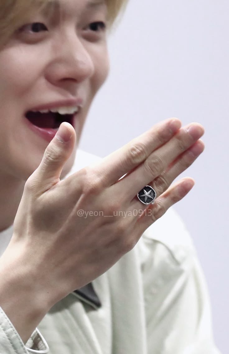 jjunieloove's tweet photo. The way this ring never leaves his finger… you can really tell how much yeonjun loves txt https://t.co/pLrjpePoFI