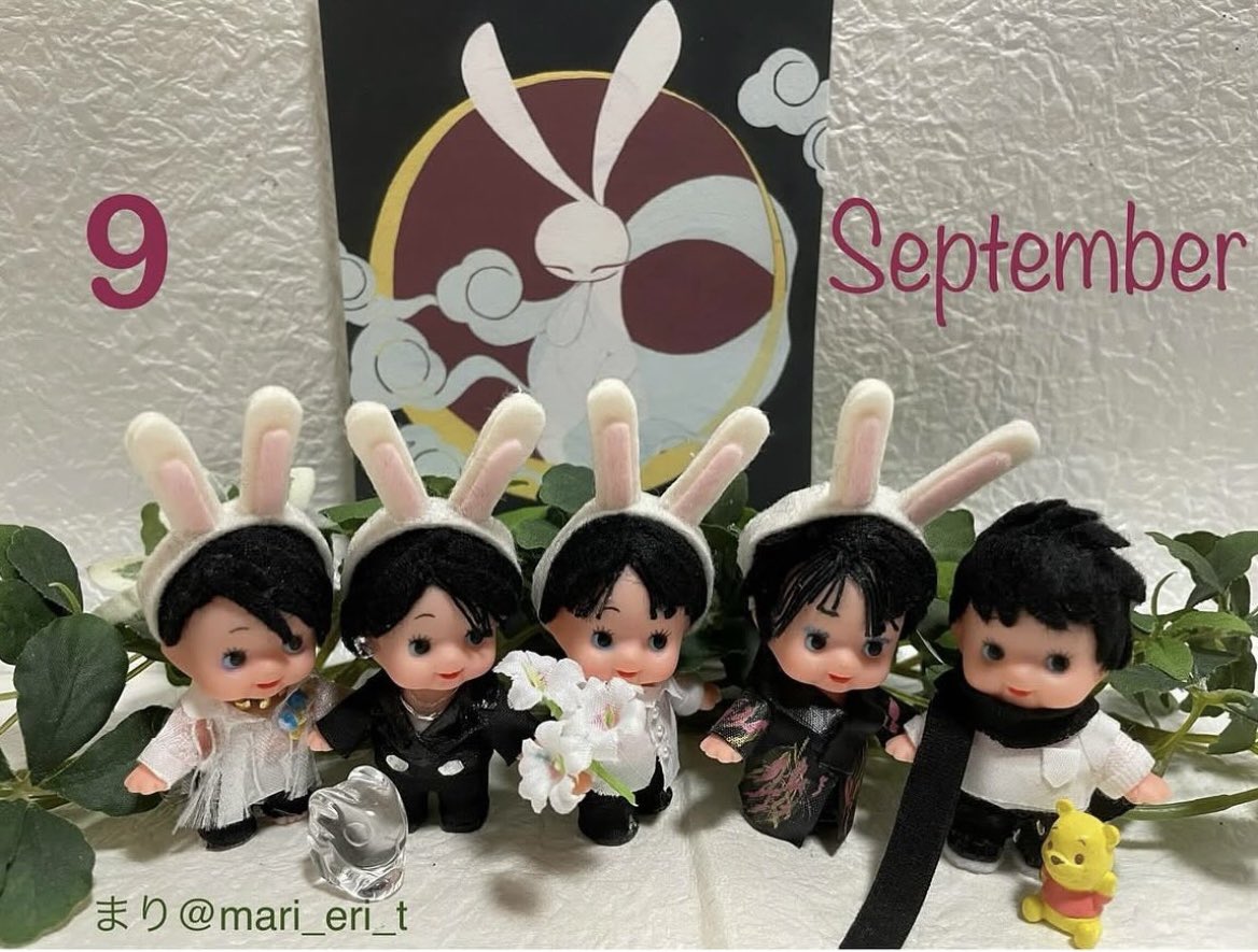 mari_eri_t's tweet photo. #羽生結弦選手が今日も笑顔で幸せでありますように 
🐰🐰white🐰
9月は、今や懐かしい雑誌たちを飾った羽生くんのゆづピーメンバーで幸運のおまじない🪄
どうか無事に過ごせる9月でありますように…願いを込めて！ https://t.co/a1bBVRR5v4
