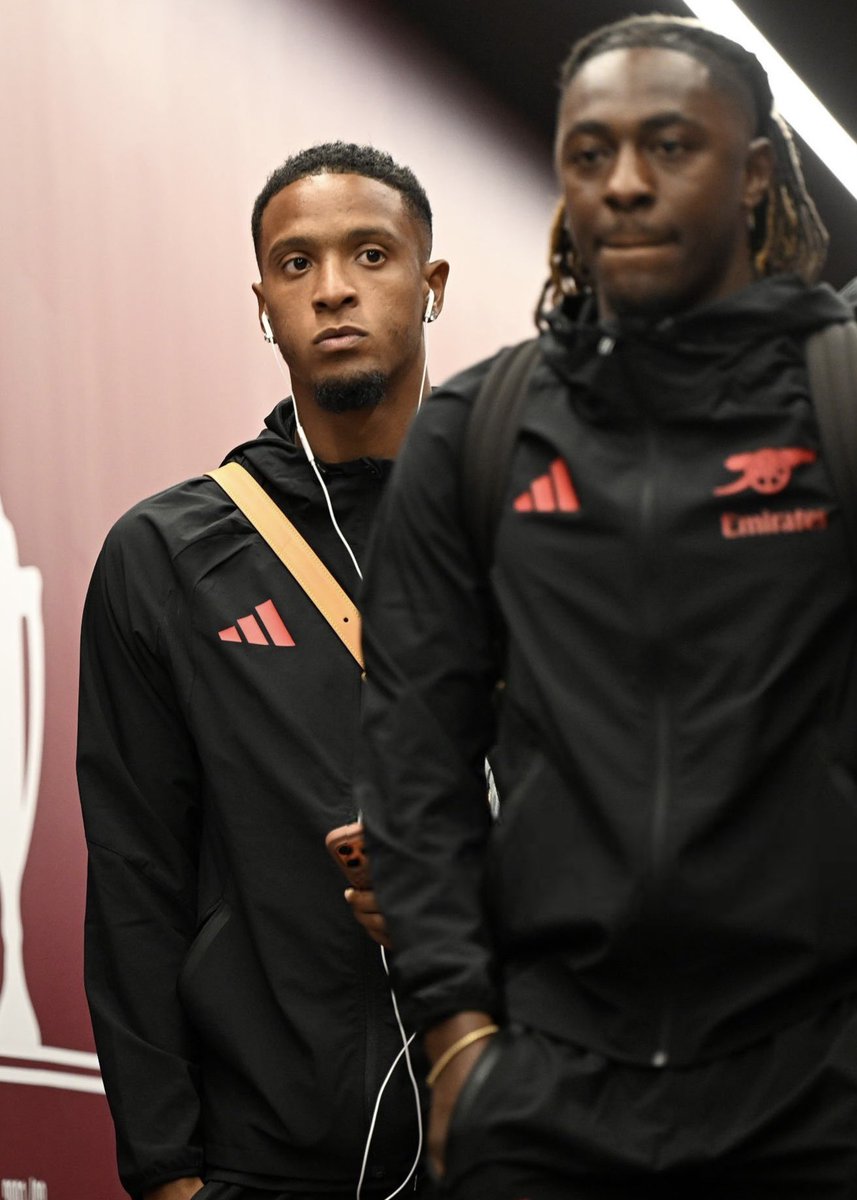 afcstuff's tweet photo. 🚨 Ezri Konsa &amp; Bruno Guimarães arriving with the Arsenal squad at Villa Park. 👋 https://t.co/OVLwetQwSO