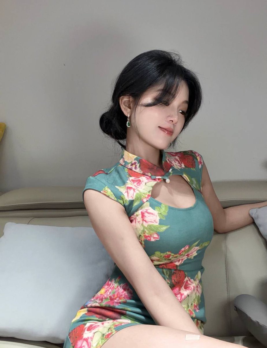 FcJames18's tweet photo. 不知道啊，我的身材好像挺曼妙。34岁的女人而已，就这样吧～ https://t.co/yVK5rver9v