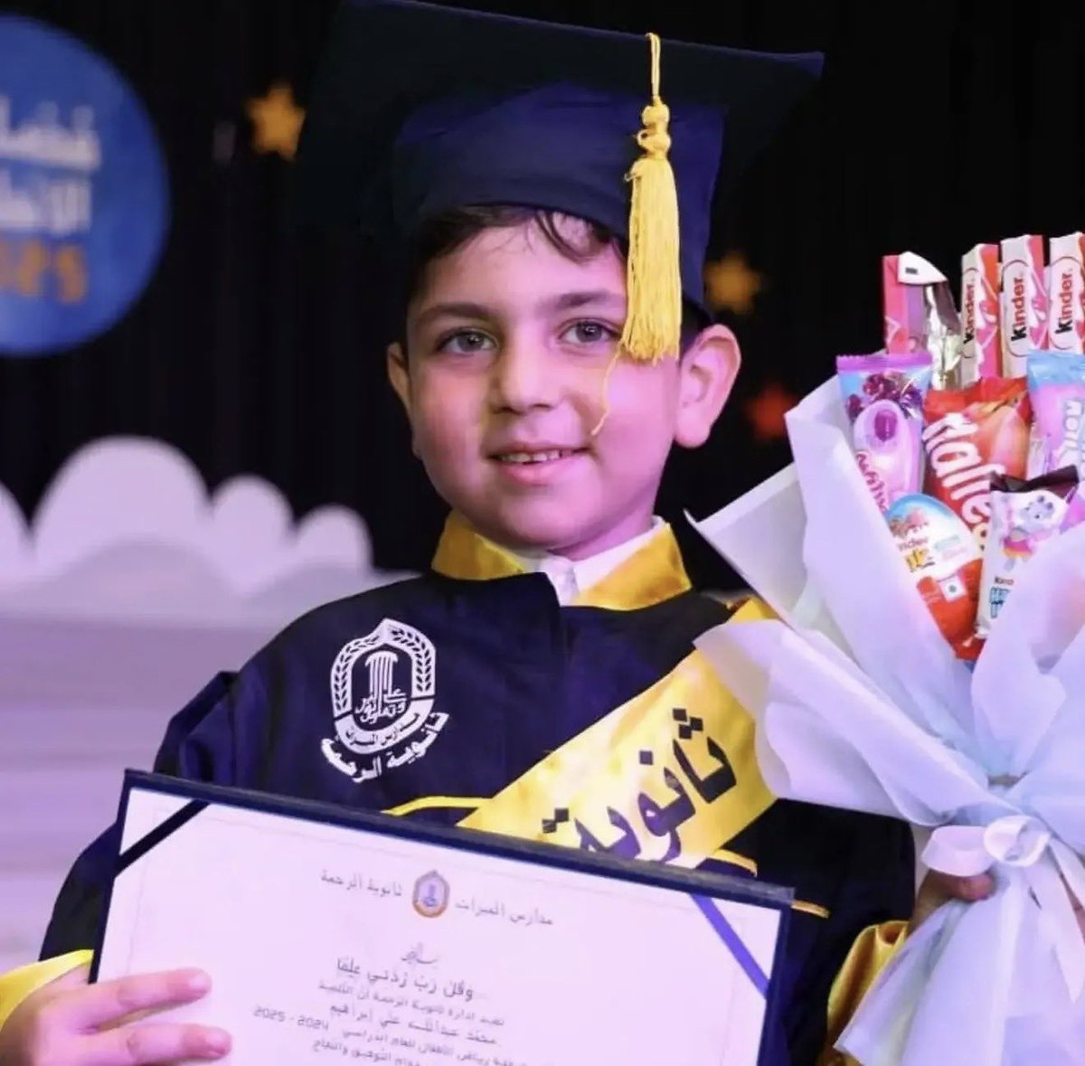 sahar_ghaddar's tweet photo. الطفل محمد إبراهيم نجل الشهيد علي إبراهيم شهيداً بعد انفجار قنبلة عنقودية من مخلفات العدو بينما كان يلعب مع اخوته الذين اصيبوا أيضاً في حبوش الجنوب.. 
#لا_تصالح https://t.co/F42omjsNPD