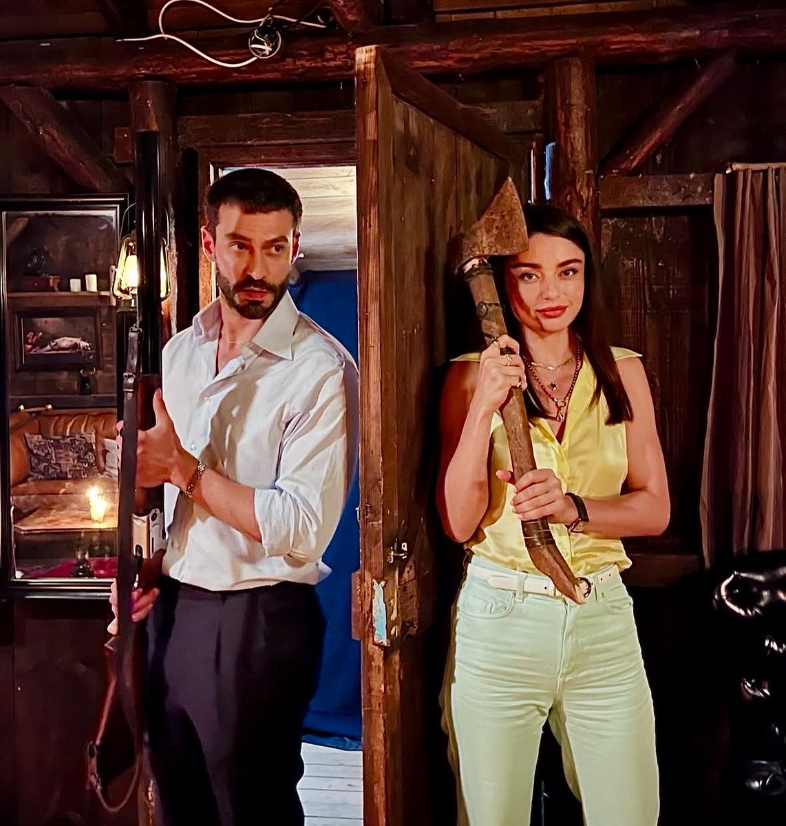 melanie_thinker's tweet photo. D: Sence bizden olur mu?🌹
K: Bizden olmayacak da kimden olacak ya 😏🔥

#DefKad #MuhtemelAşk https://t.co/Vd7gOmyxJ5