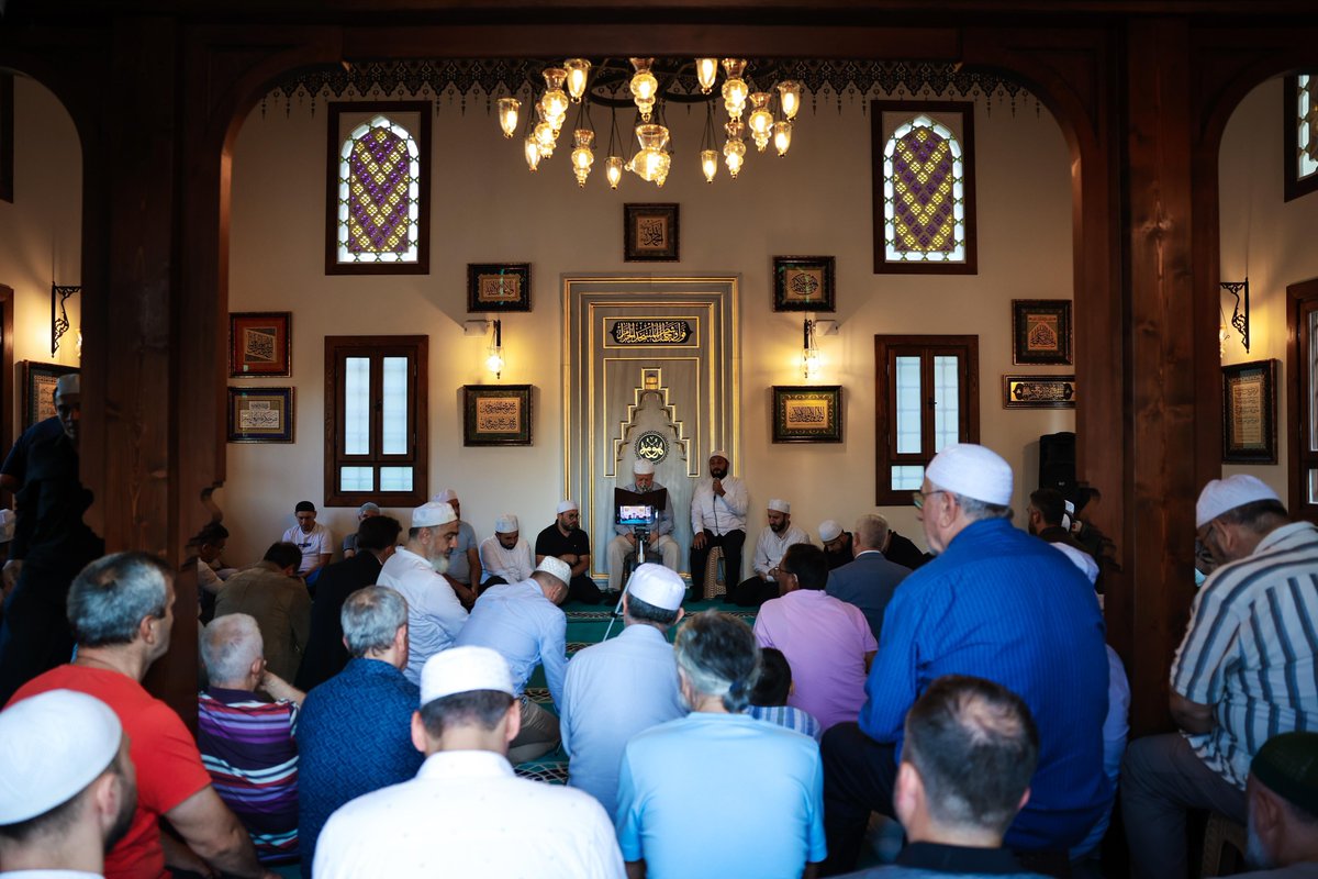 sahinbiba16's tweet photo. Somuncu Baba Vakfı, Süleyman Çelebi Derneği ve Osmangazi Müftülüğü tarafından Süleyman Çelebi Türbesi Ahmed İlahi Camii’nde düzenlenen Rebiülevvel Ayı Mevlid Programı’na katıldık.

Peygamber Efendimiz Hazreti Muhammed Mustafa’nın (S.A.V.) dünyayı teşriflerini idrak ettiğimiz bu mübarek ayın; gönüllerimize huzur, hanelerimize bereket getirmesini diliyorum.