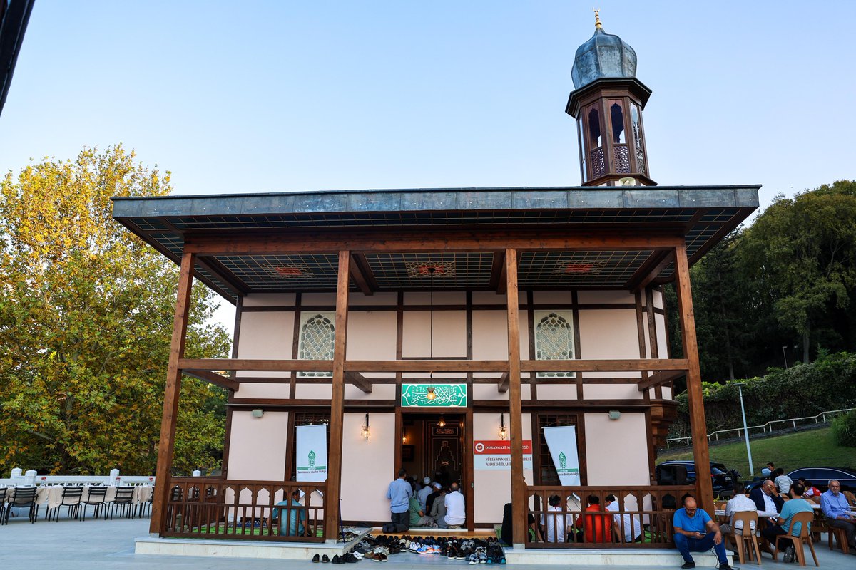 sahinbiba16's tweet photo. Somuncu Baba Vakfı, Süleyman Çelebi Derneği ve Osmangazi Müftülüğü tarafından Süleyman Çelebi Türbesi Ahmed İlahi Camii’nde düzenlenen Rebiülevvel Ayı Mevlid Programı’na katıldık.

Peygamber Efendimiz Hazreti Muhammed Mustafa’nın (S.A.V.) dünyayı teşriflerini idrak ettiğimiz bu mübarek ayın; gönüllerimize huzur, hanelerimize bereket getirmesini diliyorum.