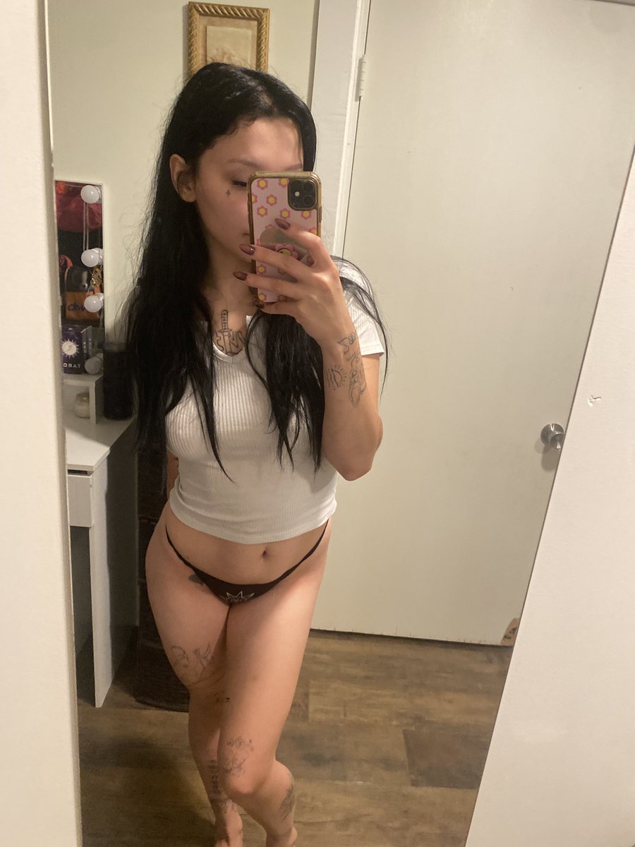 Lyssa5936601's tweet photo. Who wants to be mommy’s good boy 🐶🫵🏼. #findom #subs #buyingcontent https://t.co/b96b57BXJa