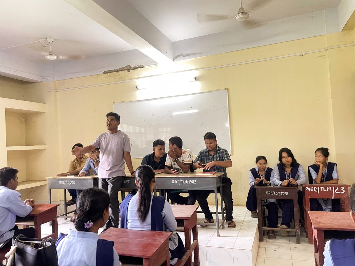 tisftipra's tweet photo. Hon’ble #TISF Teliamura Division Committee Convenor Shri Akash Debbarma, along with TISF warriors, held a discussion on the reform of the College Committee. https://t.co/BBksoKYkhP