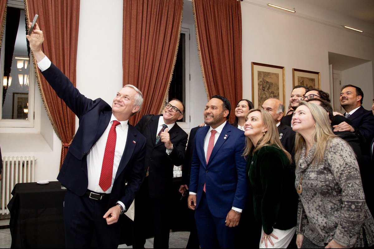 Red_UPLA's tweet photo. La delegación de #UPLA, liderada por su vicepresidenta ejecutiva #AndreaOjeda, fue recibida por el presidente @joseantoniokast en #LaMoneda, en un encuentro que reafirma el compromiso con el diálogo y la cooperación regional 🤝

#UPLA #JoséAntonioKast #LaMoneda #CooperaciónRegional #IntegraciónRegional