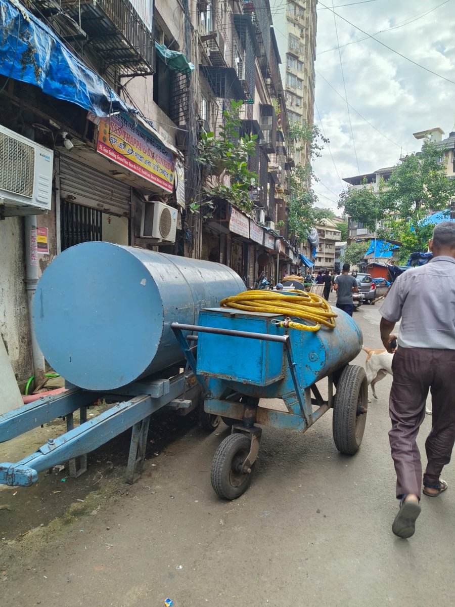 DZagade1981's tweet photo. @mybmc @mybmcWardC @CPMumbaiPolice @MumbaiPolice

Illegal sale of essential water is reportedly being carried out without valid BMC permission at multiple locations in C Ward, including 27 Ramwadi, opposite Bhajigalli, Kalbadevi Road, Vitthalwadi, Kakad Market and Badamwadi, https://t.co/2hnZzYOvsG